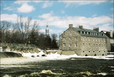 Quelle affirmation  propos de Terrebonne est fausse ?