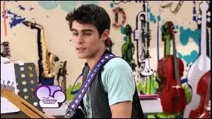 Comment s'appelle le garon dont Violetta est tombe amoureuse ?