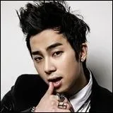 Qui est le chanteur principal ?