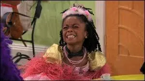 Qui distrait Jessie pendant ce temps-l et en faisant quoi ?