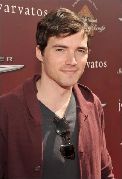 Que fait-il dans  Pretty Little Liars  ?