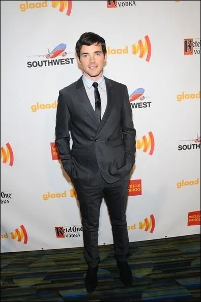 Que rejoint-il quand il est au lyce ?