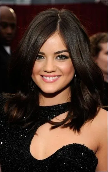 De qui est-elle trs proche dans la srie  Pretty Little Liars  ?