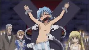 De quelle couleur sont les yeux de Klaus ?