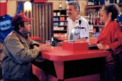 Dans ce film de 2000 de Jean Becker avec Jacques Villeret et Josiane Balasko , on y trouve ...