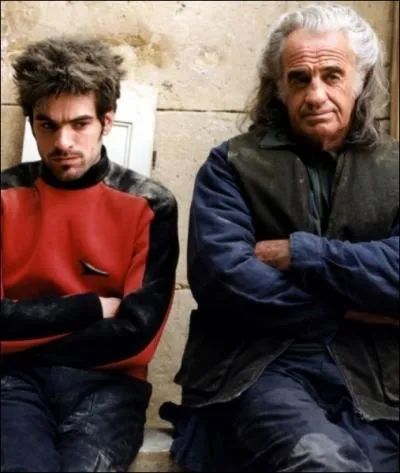 Dans Peut-tre, Romain Duris qui refuse catgoriquement de faire des enfants, se retrouve projet en 2070, o l'attend sa descendance. Qu'est devenue Paris  cette poque ?