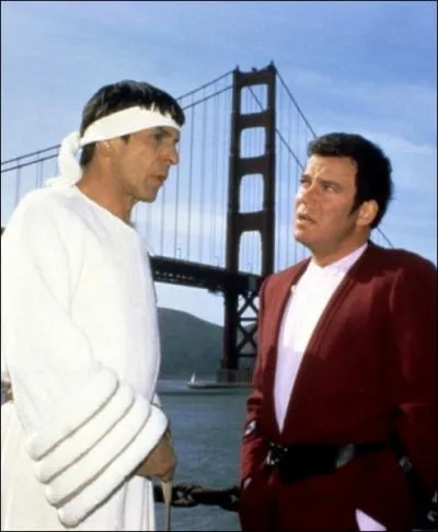 Dans le quatrime volet de la saga  Star Trek  intitul  Retour sur Terre , l'quipage de l'Enterprise doit retourner dans le pass pour retrouver un couple d'animaux afin de sauver la Terre. De quoi s'agit-il ?