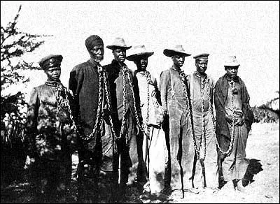 En 1904, les Hrros se soulvent contre la colonisation de leur territoire par l'Allemagne sous le nom de Sud-Ouest africain. La rpression germanique est terrible. Combien d'hommes et de femmes hrros seront tus entre 1904 et 1911 ?