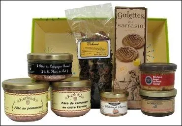 Quelles saveurs dcouvrirez-vous ici : un pt de pommeau - un pt de campagne  la fleur de sel - un pot de rillettes d'esturgeon - un pot de rillettes de coquilles Saint-Jacques - un pot de rillettes de saumon - un paquet de galettes aux noisettes - un confit d'oignons ross de Roscoff ?