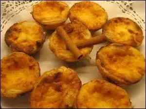  Oi. Eu sou seu servio de buf  : beignets de morue - jambon fum  serra da estrela  - escargots - riz au lait - pasteis de nata, en provenance :