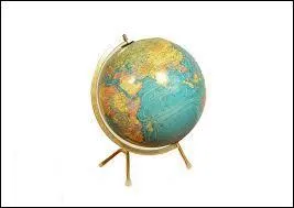 Qui avait un PETIT MONDE ?