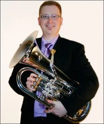 Comment s'appelle cet instrument, au timbre doux et velout, qui excute le sol de  Bydlo  dans  Les tableaux d'une exposition  de Moussorgski ?