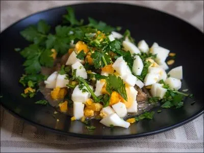 En Sude vous vous rgalerez d'une salade d'oeufs et d'anchois appele  Gubbrra , ce qui veut dire ?