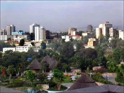 Addis-Abeba, est la capitale de l'Ethiopie. Elle est la quatrime capitale la plus haute au monde. A quelle altitude est-elle situe ?