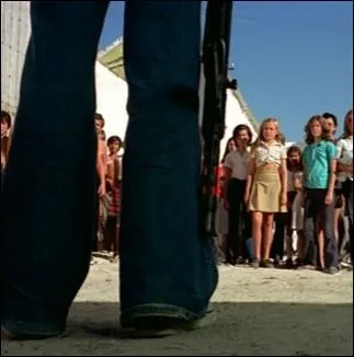 Terminez le titre de ce film dans lequel des enfants trs tranges agressent un couple d'anglais qui viennent passer leurs vacances sur une le : Les Rvolts de l'an ____.