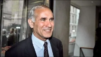 Ministre de l' Intrieur et de la Dfense, il se prnomme ...