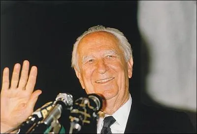 Rsistant, dput-maire de Marseille, candidat  l'lection prsidentielle de 1969 face  Pompidou, il se prnomme ...