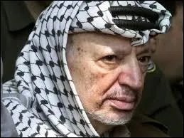 Le 11 novembre 2004, Yasser Arafat dcda officiellement en France. Qui l'lection prsidentielle palestinienne de 2005 dsigna-t-elle comme nouveau prsident de l'OLP ?