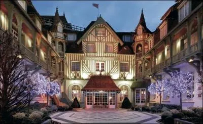 Qui fut  l'origine du dveloppement de Deauville ?