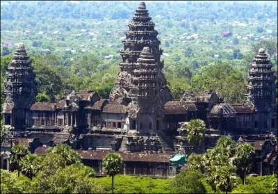 Le site d'Angkor abrite plus de 80 monuments levs entre les VIIe et XIIIe sicles. Angkor se trouve :