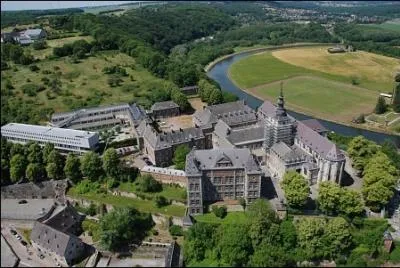 Belgique : quel type de btiment se trouve tre actuellement l'abbaye de Floreffe ?