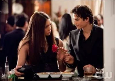 Pourquoi Damon ne peut-il pas rester avec Elena ?