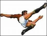 Vers le 16me sicle, le premier jeu avec un ballon en Italie tait si brutal qu'il tait interdit par les autorits sous peine d'emprisonemment. Comment s'appelait ce jeu ?