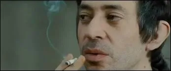 Gainsbourg est ici jou par ...