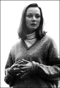 Cette artiste plasticienne nous a lgu des fontaines avec plein de personnages styliss de toutes les couleurs, comme celle derrire Beaubourg. Comment s'appelle-t-elle ?