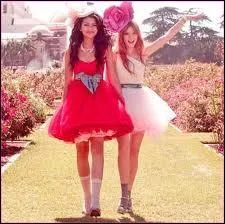 Et pour finir : sur cette photo, Bella et Zendaya sont-elles en train de tourner ?