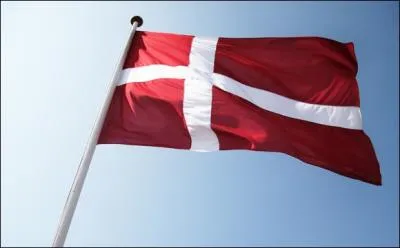 En quelle anne le drapeau actuel du Danemark fut-il officiellement adopt ?