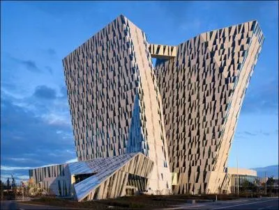 Le plus grand htel du Danemark et de ses environs a ouvert en 2011  Copenhague, capitale du Danemark. Quel est son nom ?