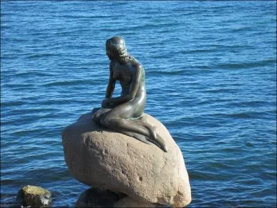 La statue de La Petite Sirne est l'un des symboles du Danemark. L'auteur de ce compte est danois, mais quel est son nom ?