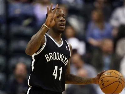 Qui est ce joueur des Nets ?
