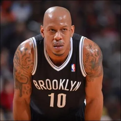 Qui est ce joueur des Nets ?