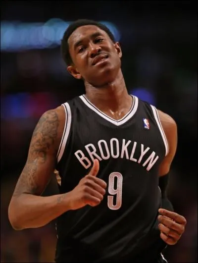 Qui est ce joueur des Nets ?