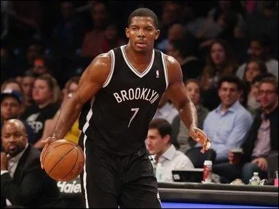Qui est ce joueur des Nets ?