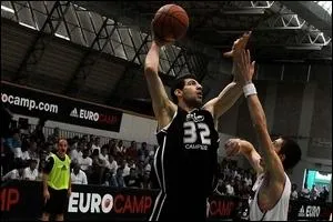 Qui est ce joueur des Nets ?