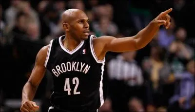 Qui est ce joueur des Nets ?