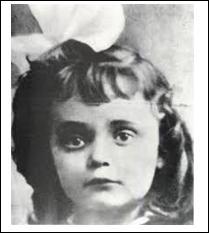 Edith Piaf, de son vrai nom Edith Giovanna Gassion, est ne le 19 Dcembre 1915  Paris. Mais plus prcisment o ?