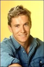 Le nom de famille de Max est...