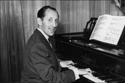 Quel est ce pianiste d'origine ukrainienne, excellent boxeur dans ses loisirs, surnomm par beaucoup  Le roi des pianistes , qui toucha  tous les rpertoires ?