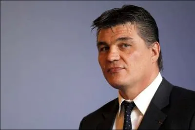 Ce mdaill olympique et ancien Ministre des Sports se prnomme ... .