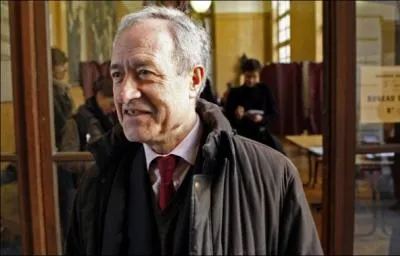 Ce Maire de Paris (199512001) a t condamn pour occupation illgale des locaux de sa permanence et fraude aux lecteurs se prnomme ...