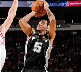 Qui est ce joueur des Spurs ?