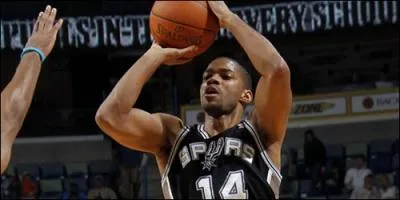 Qui est ce joueur des Spurs ?