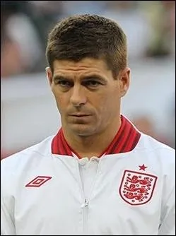 Qui est ce joueur anglais voluant  Liverpool ?