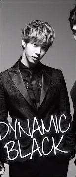 Quel chanteur est n le 30 mars 1990 ?