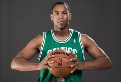 Qui est ce joueur des Celtics ?