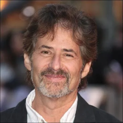 Quel compositeur amricain, fidle au ralisateur James Cameron, a compos la musique des deux plus grands succs cinmatographiques de l'histoire du cinma ?